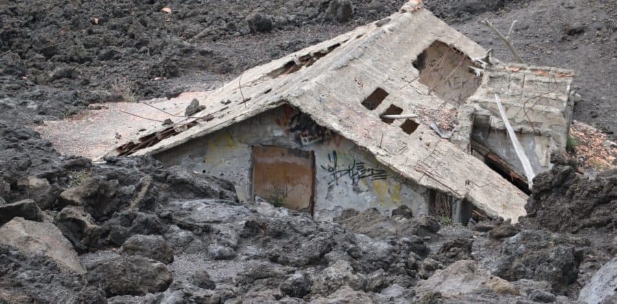Ätna beherrscht die Silhouette Siziliens an der Ostküste