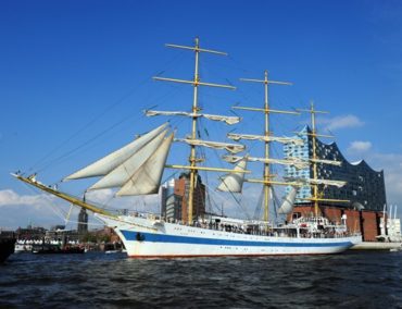 Viel Arbeit für Dolmetscherin Christine Mielsch am Hafengeburtstag Hamburg