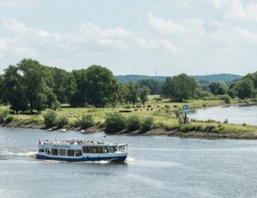 Premierenfahrt der Serrahn Queen zwischen Hamburg und Dresden