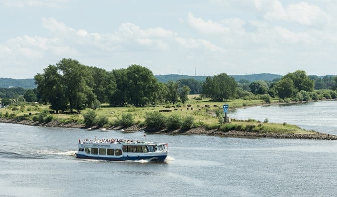 Premierenfahrt der Serrahn Queen zwischen Hamburg und Dresden