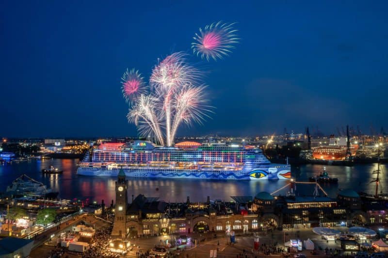 AIDA Feuerwerk begeistert zum Hafengeburtstag Hamburg