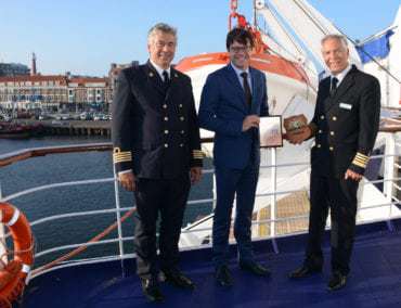 MS Berlin läuft als erstes Kreuzfahrtschiff Scheveningen an