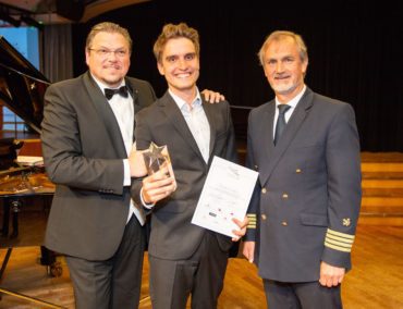 Bariton Mikolaj Trabka gewinnt Klassik-Wettbewerb auf der MS Europa