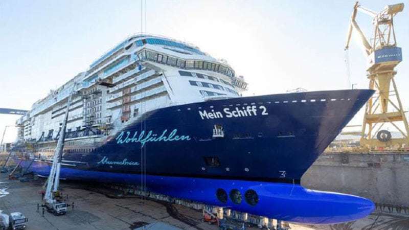Neue Mein Schiff 2 hat erstmals Wasser unterm Kiel
