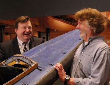 Arved Fuchs schenkt sein Expeditions-Kajak dem Maritimen Museum Hamburg