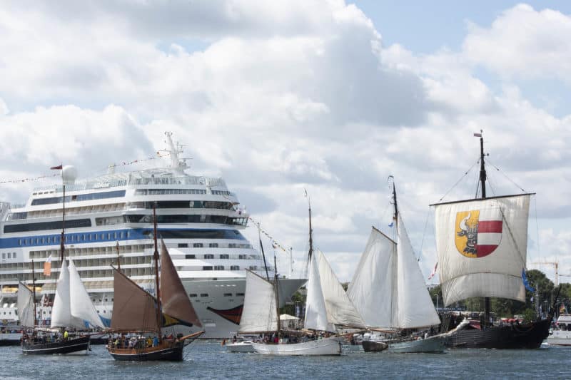Erfolgreiche 28. Hanse Sail Rostock trotz Wetterkapriolen