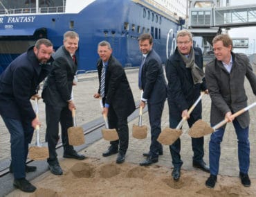 Spatenstich zum Bau der ersten Landstromanlage im Kieler Hafen