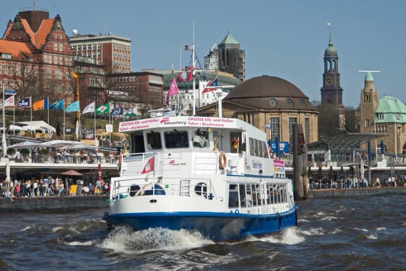 Im Hamburger Hafen durch den Winter mit der „Kleinen Freiheit“