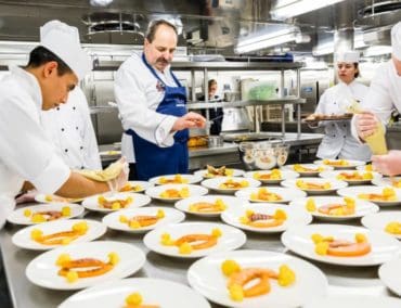Premierenfahrt der Mein Schiff Herz mit spektakulärem Programm