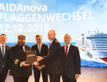 Meyer Werft liefert weltweit erstes LNG betriebenes Kreuzfahrtschiff ab