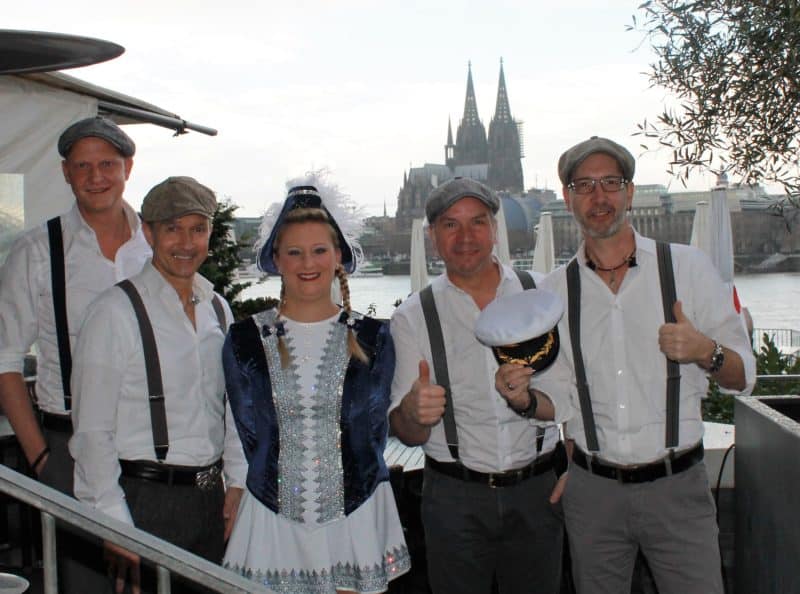Kölner Kultband Klüngelköpp komponiert Hymne für TUI Jeckliner