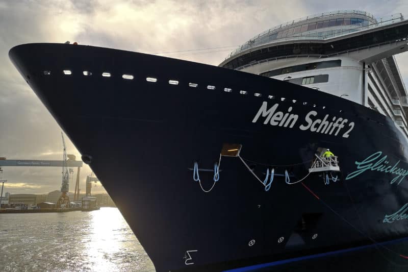 Kiel Begrüsst Mein Schiff 2 Mit Der Traditionellen