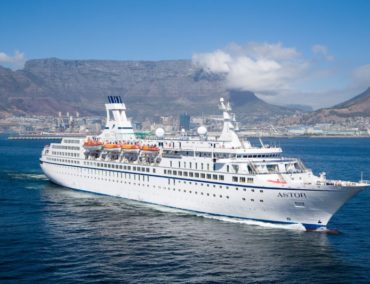 Aus MS Astor wird Jules Verne – Kreuzfahrt-Klassiker verlässt Deutschland