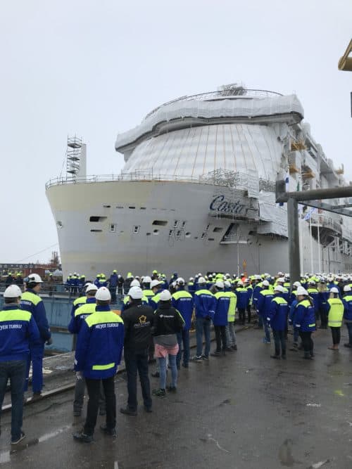 Costa feiert das Aufschwimmen der Costa Smeralda