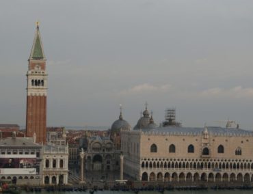 Venedig und Amsterdam kündigen Kreuzfahrt-Passagieren die Liebe