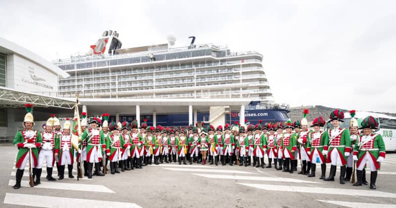 Helau, Alaaf und Ahoi: Jecken an Bord der Mein Schiff 6
