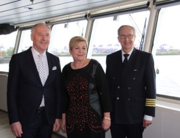 Isolde Susset tauft tauft Hanseatic nature von Hapag-Lloyd Cruises