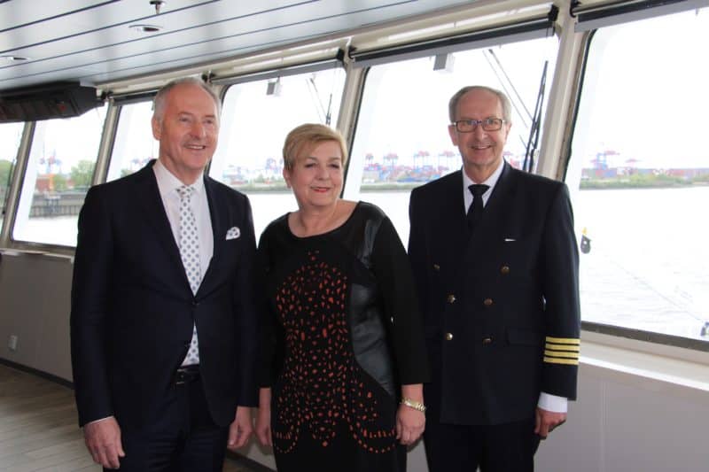 Isolde Susset tauft tauft Hanseatic nature von Hapag-Lloyd Cruises