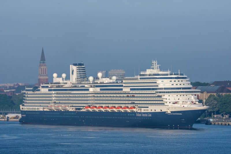 Nieuw Statendam zum Erstanlauf im Kieler Hafen begrüsst