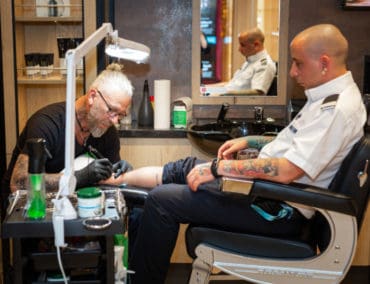 TUI Cruises eröffnet Tattoo-Studio an Bord der Mein Schiff 2