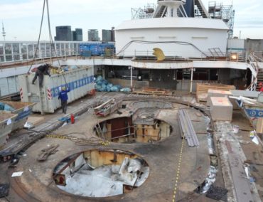 Wie in der Werft aus der Prinsendam die MS Amera entsteht