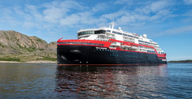 Eis Statt Champanger Taufe Für Die Roald Amundsen In Der