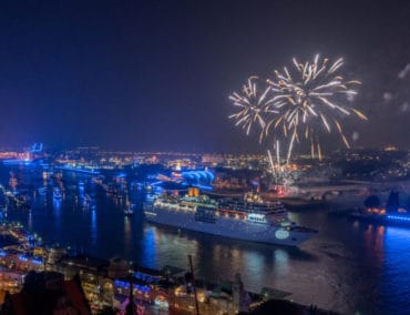 Magischer Auftritt für die Costa Mediterranea am Blue Port Hamburg