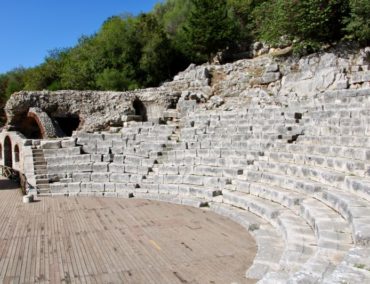 Saranda in Albanien bietet viel Sonne, schöne Strände und das antike Butrint