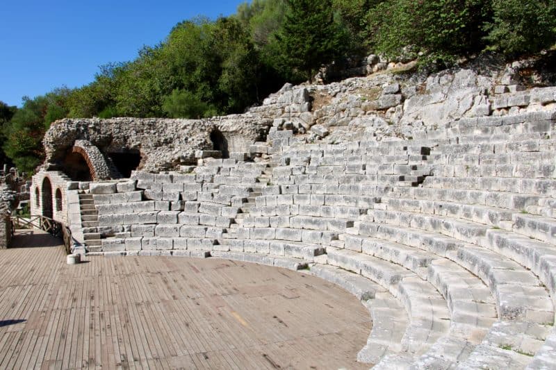Saranda in Albanien bietet viel Sonne, schöne Strände und das antike Butrint