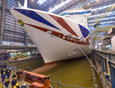 Iona – 50. Kreuzfahrtschiff der Meyer Werft verlässt Baudockhalle