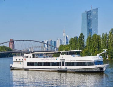 Neu bei Primus Linie: Fahrt durch die Offenbacher Schleuse