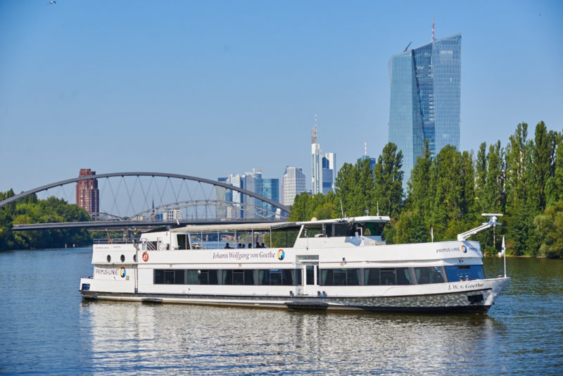 Neu bei Primus Linie: Fahrt durch die Offenbacher Schleuse