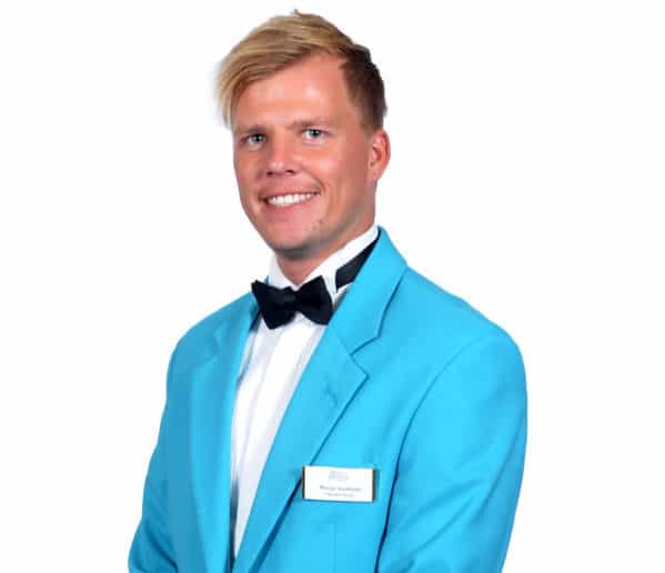 Kreuzfahrtdirektor Moritz Stedtfeld: „ Jeder Gast hat seine eigene Geschichte“