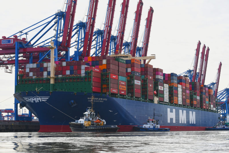 Das 24.000-TEU-Schiff HMM Algeciras hat am 7. Juni 2020 um 8 Uhr am HHLA Container Terminal Burchardkai festgemacht (Foto: HHLA / Dietmar Hasenpusch)