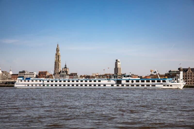 60 Passagiere einer volkstümlichen Flusskreuzfahrt mit Corona infiziert