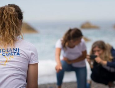 Die “Guardiani della Costa” erfassen Abfall von COVID-19 Masken