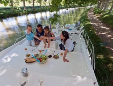 Fünf Erlebnisse für die führerscheinfreie Hausboot Reise 2021