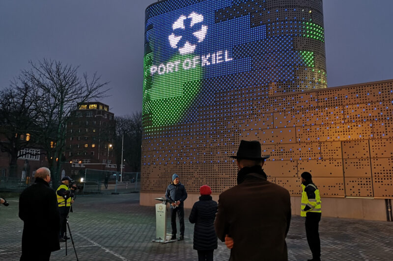 Port of Kiel stellt LED-Fassade der Landstromanlage am Ostseekai vor