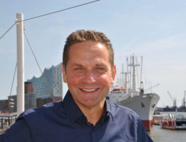 Kaspar Berens lenkt Hochseebereich von nicko cruises