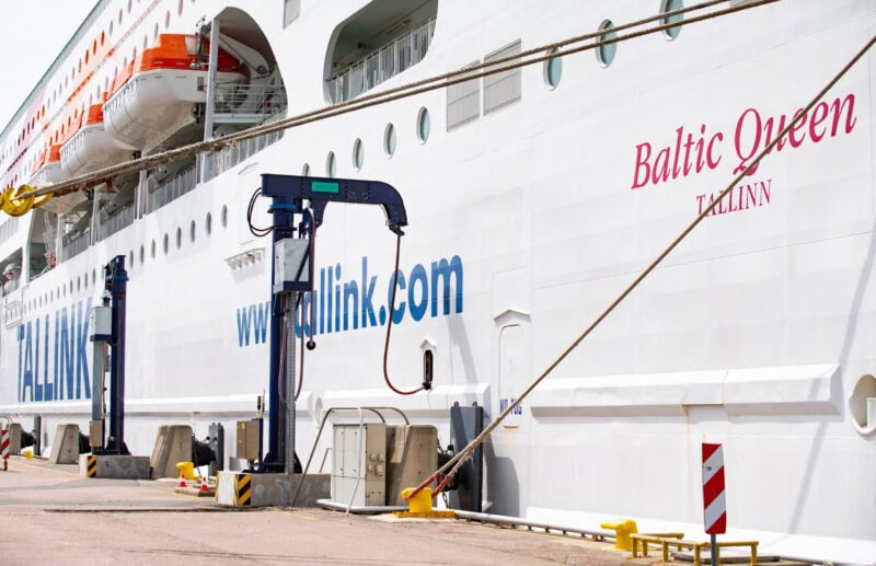 Silja Europa und Baltic Queen sparen dank Landstrom monatlich 100 Tonnen CO2