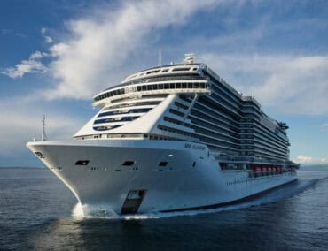 MSC Seashore lädt in die atemberaubende Heck-Lounge Le Cabaret Rouge