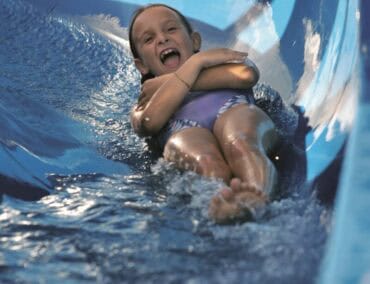 Nachhaltig mit Wasserrutsche und Seeblick durchs Mittelmeer
