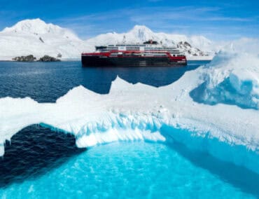 Hurtigruten schenkt Fluggutscheine bis 1’000 Franken für Antarktis Expeditions-Seereisen