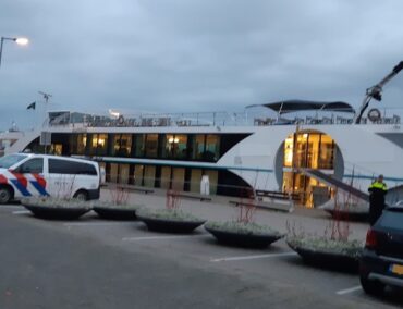 Holländische Polizei deckt bei Kontrolle von Flusskreuzfahrtschiffen Verfehlungen auf
