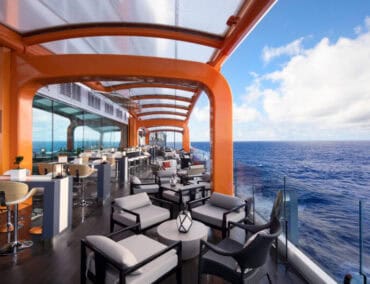 Der zweite Gast zahlt bei Celebrity Cruises bis zum 13. Dezember 2021 nur die Hälfte