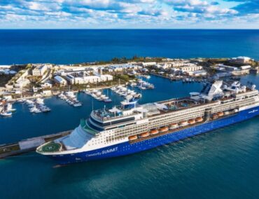 Celebrity Summit fährt 2023 neue Routen nach Grönland und Island