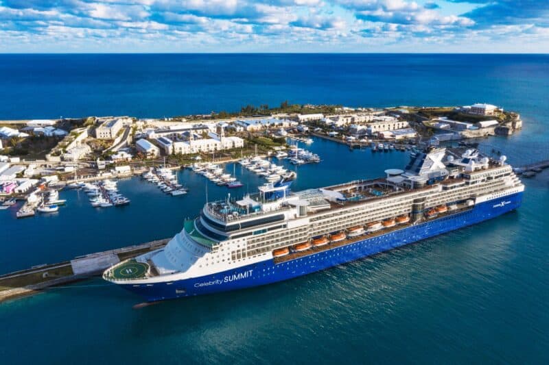 Celebrity Summit fährt 2023 neue Routen nach Grönland und Island