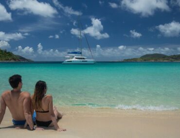 Mit der privaten Yacht auf den Spuren von James Bond