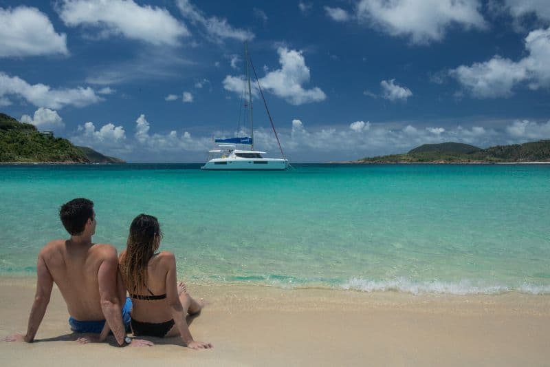 Mit der privaten Yacht auf den Spuren von James Bond