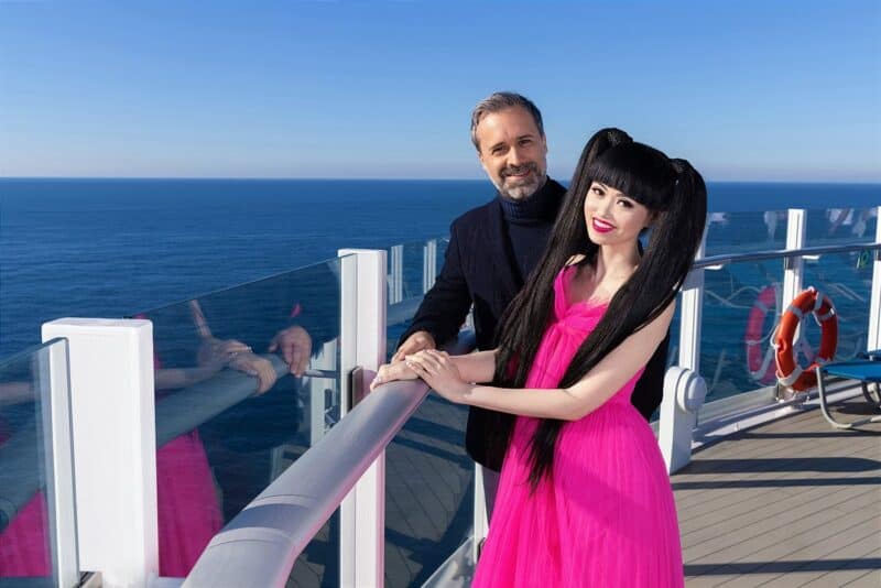 Supermodel Jessica Minh Anh verwandelt Costa Toscana in einen himmelhohen Laufsteg